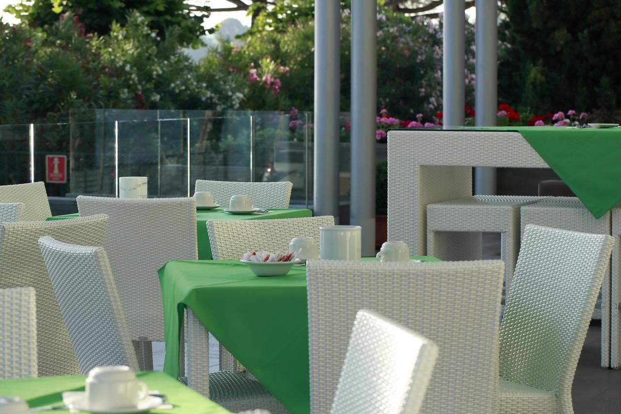 Hotel San Marco Пескиера дел Гарда Екстериор снимка
