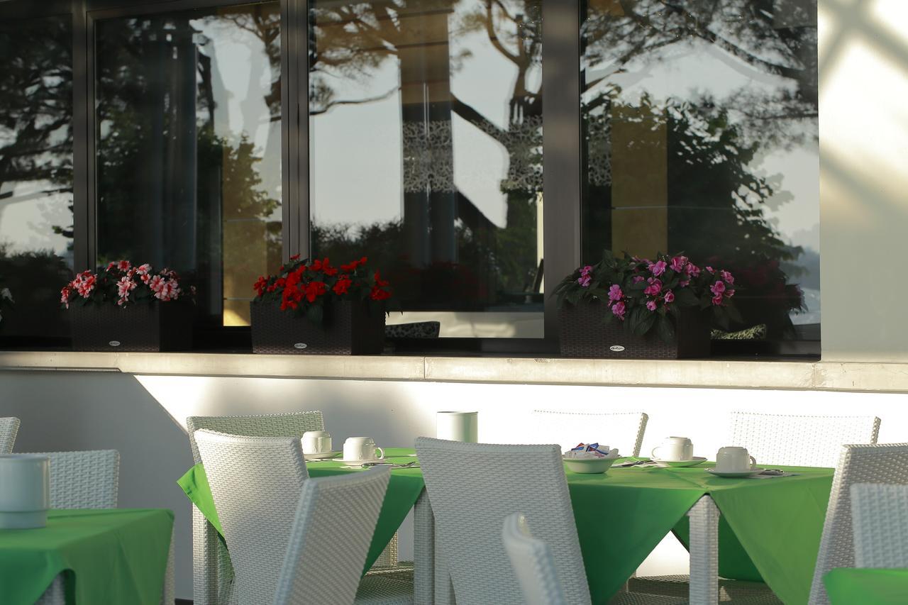 Hotel San Marco Пескиера дел Гарда Екстериор снимка