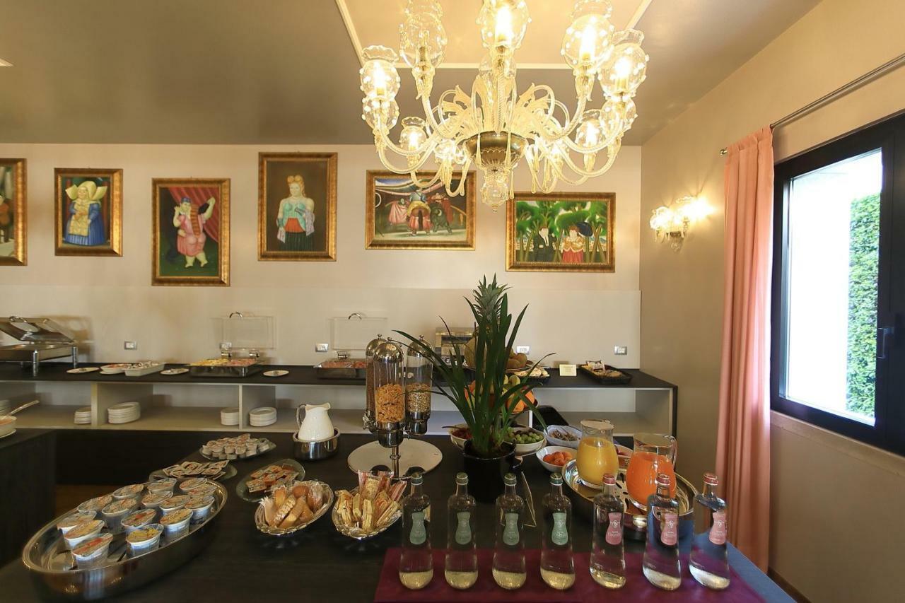 Hotel San Marco Пескиера дел Гарда Екстериор снимка