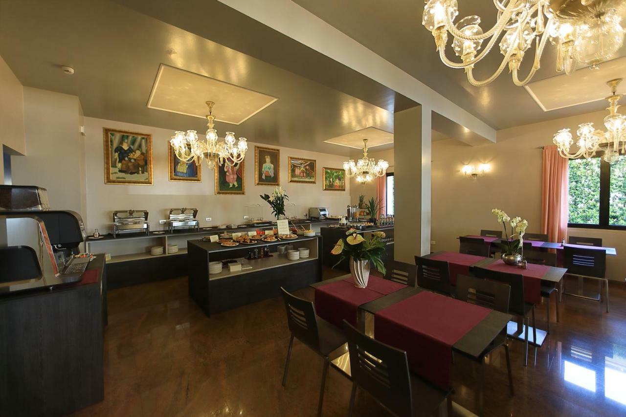 Hotel San Marco Пескиера дел Гарда Екстериор снимка